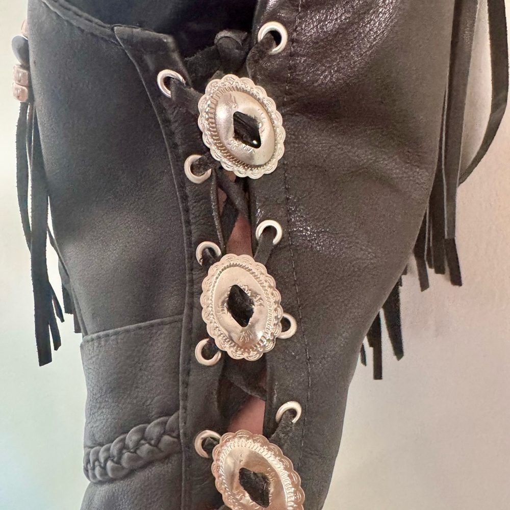 Vintage Black Leather Vest with Fringe and Floral Design - Picture 4 of 4